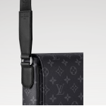 DISTRICT Small Messenger Bag