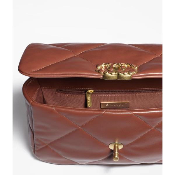 2023/24 Métiers d’Art Collection CHANEL 19 Handbag